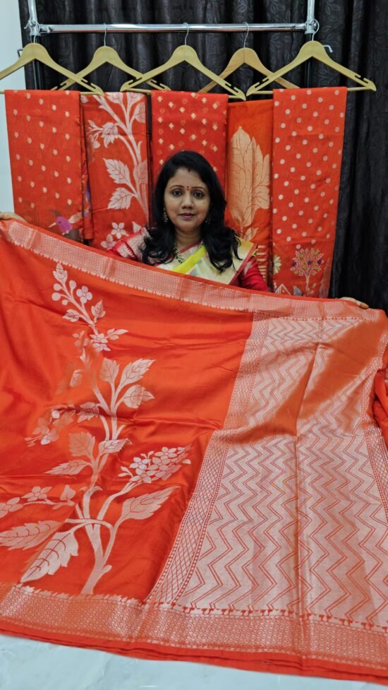 RW Mango Silk Saree with Allover Cross Creeper Design and Rich Pallu