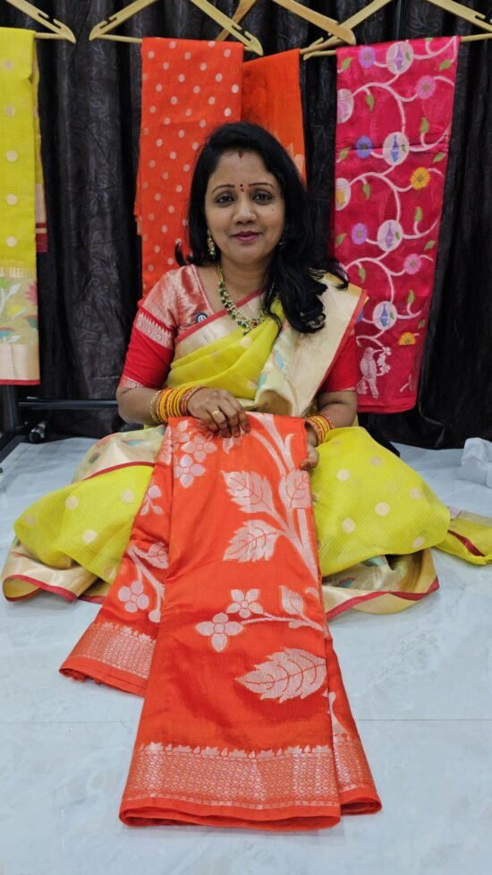 RW Mango Silk Saree with Allover Cross Creeper Design and Rich Pallu