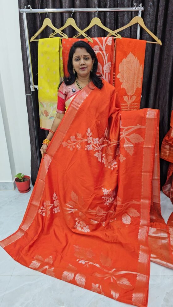 RW Mango Silk Saree with Allover Cross Creeper Design and Rich Pallu