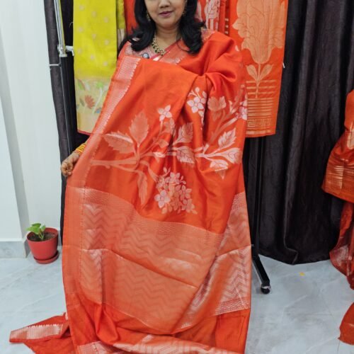RW Mango Silk Saree with Allover Cross Creeper Design and Rich Pallu