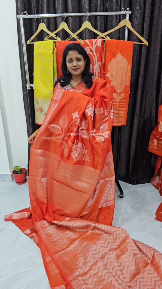 RW Mango Silk Saree with Allover Cross Creeper Design and Rich Pallu