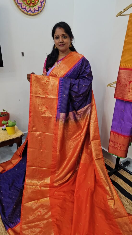 KG3101 Premium Gadwal Pattu Checks Saree with Contrast Borders and Rich Zari Pallu – Sasu Fashions
