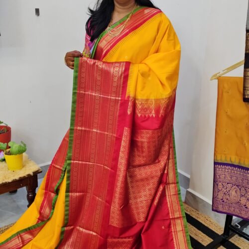KG3101 Premium Gadwal Pattu Checks Saree with Contrast Borders and Rich Zari Pallu – Sasu Fashions